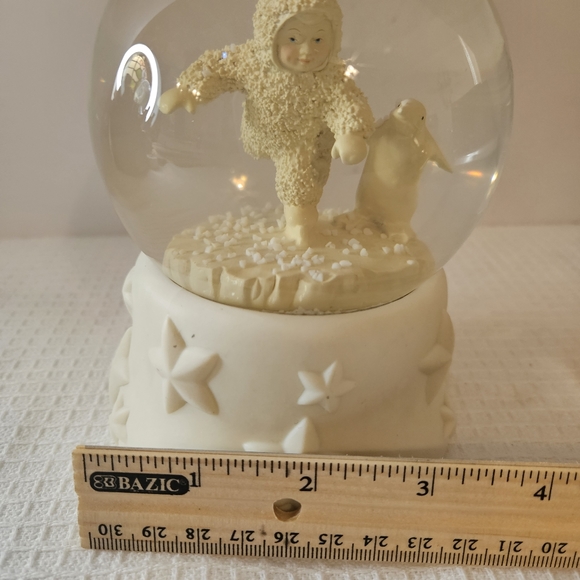 Department 56 Snowbabies Musical Snow Globe W/Penguin Ice Skating To The Waltz - Picture 5 of 9